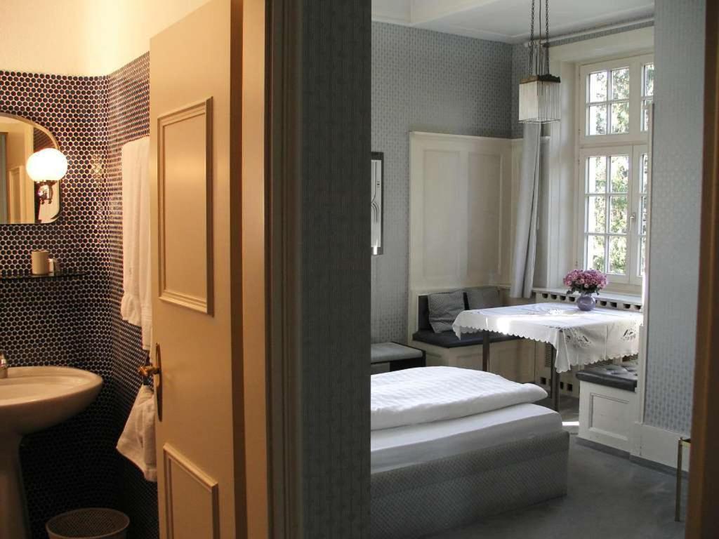 Hotel Park Villa Хайлброн Стая снимка