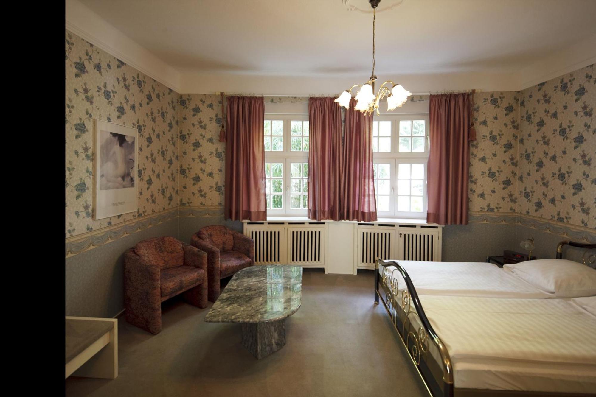 Hotel Park Villa Хайлброн Екстериор снимка